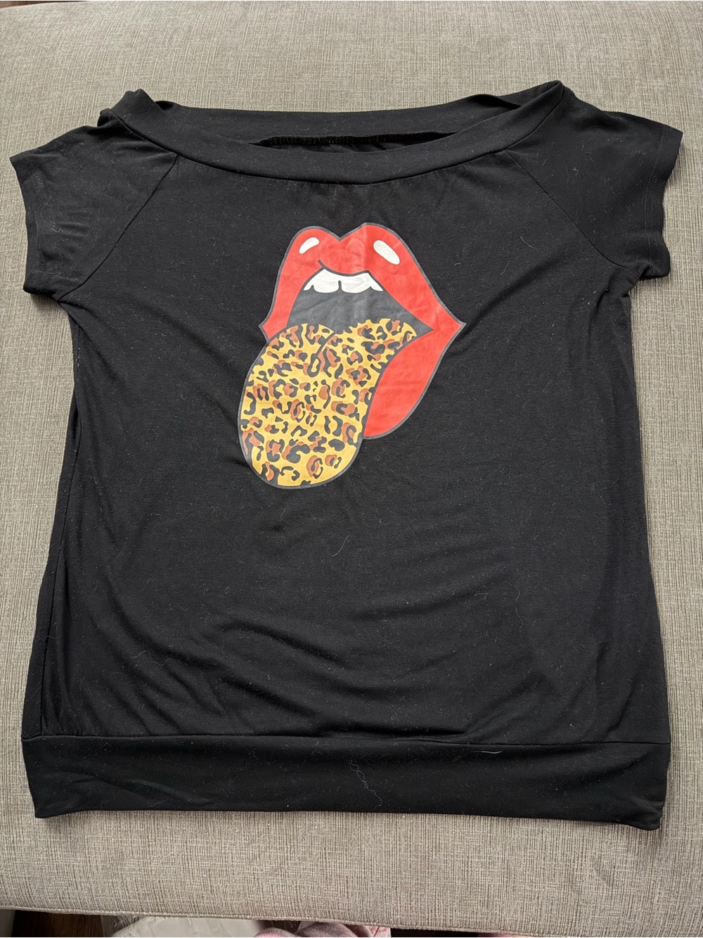 Black Graphic Scoop-Neck Women’s Top with Red Lips Print
